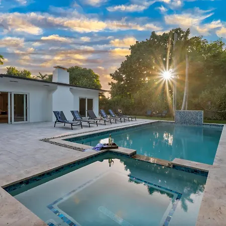 Luxe Villa Heated Pool Fire Pit Games